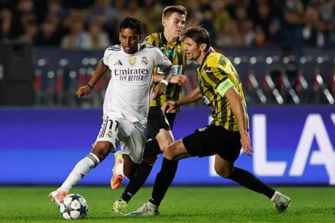 رودريجو.. 20 دقيقة مثالية تضع فينيسيوس تحت الضغط في ريال مدريد